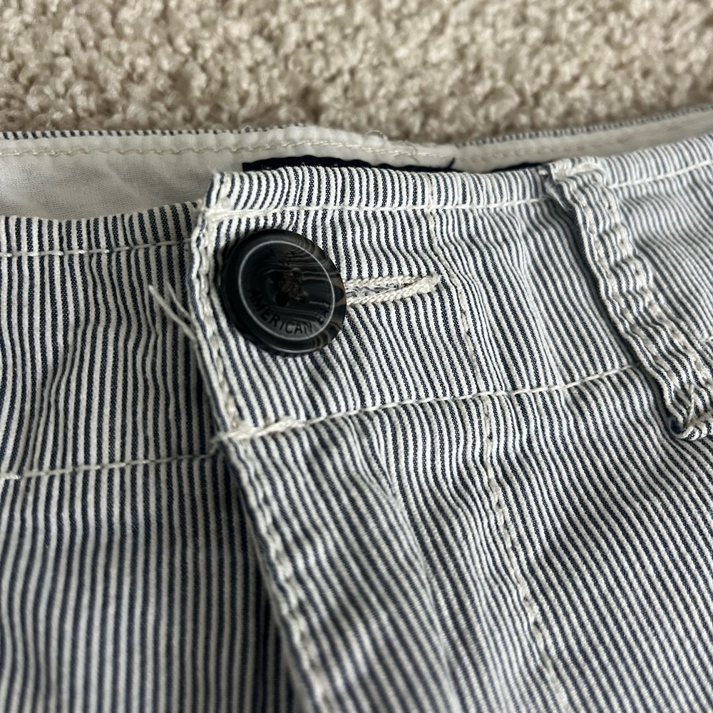 American Eagle Men’s Classic Fit Seersucker Shorts Blue White Pinstripe Size 34 - Picture 8 of 9